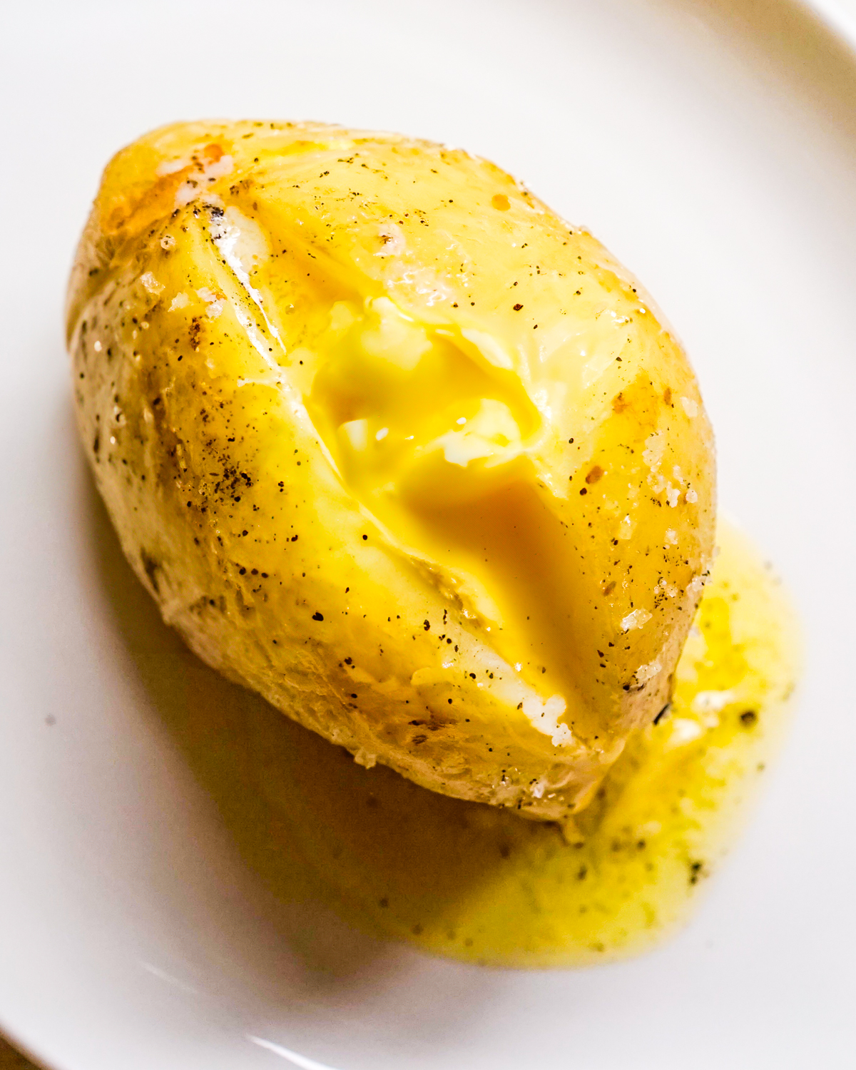 Achieve Perfectly Fluffy Microwave Baked Potatoes Every Time